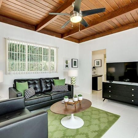 Calla Lily Inn Palm Springs Bagian luar foto